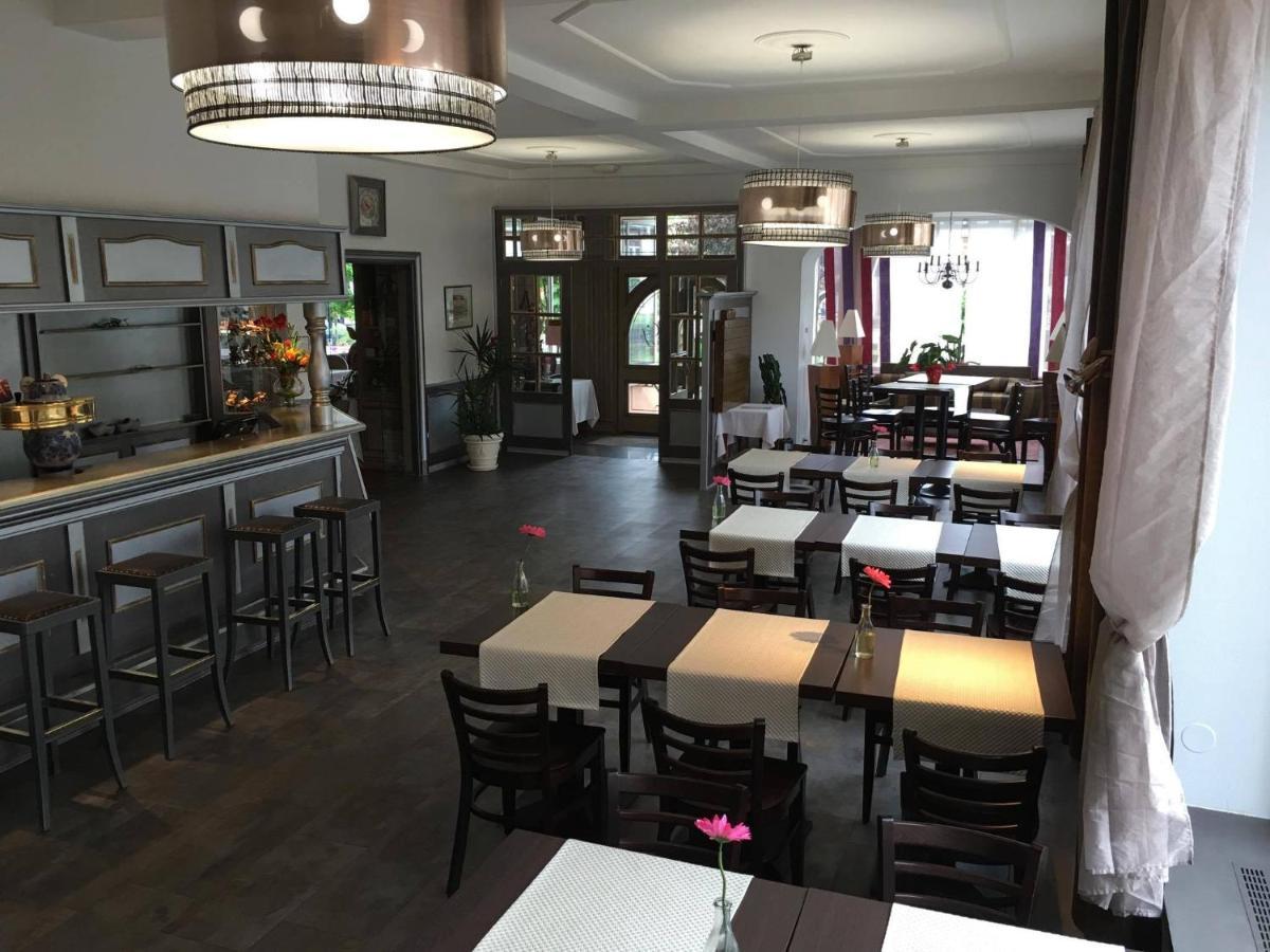 Hotel Restaurant Le Bristol Niederbronn-les-Bains Bagian luar foto